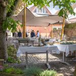 images/fotos/1000-1000/event-im-innenhof-eventlocation-dreyers-chalet-schifferstadt.jpg